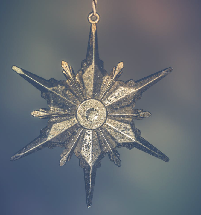 Star shaped decor in gray metallic