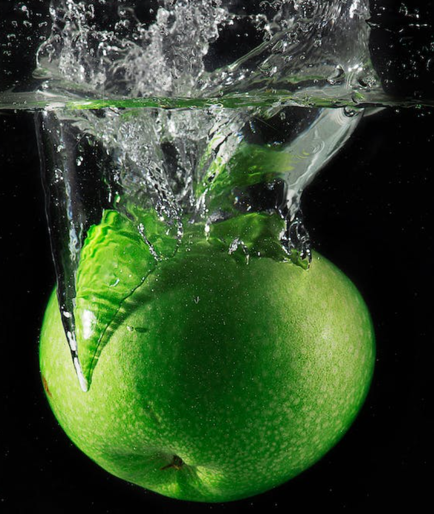 green apple splashing in water