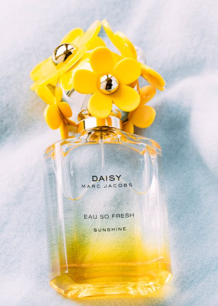 Daisy fashion perfume yellow