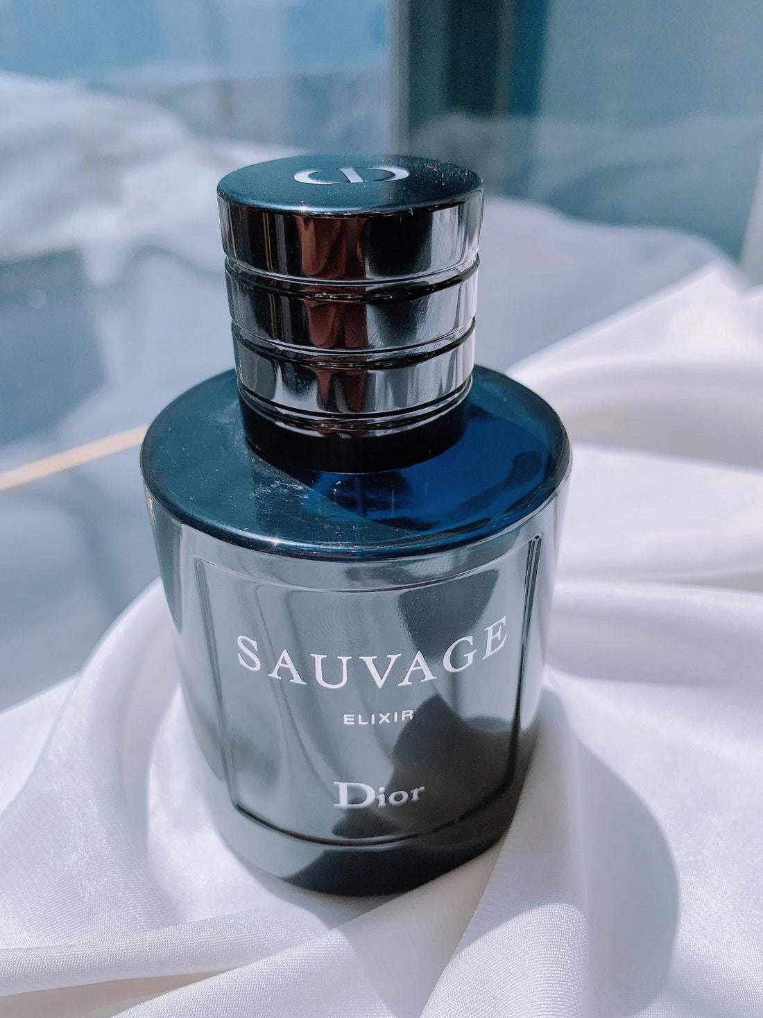 bottle of dior sauvage elixir containing ambroxan note